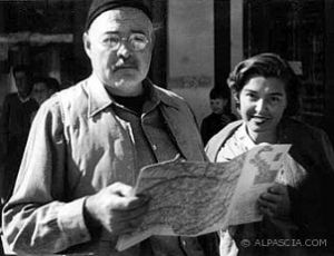 Ernest-Hemingway-e-Fernanda-Pivano-Tra-vino-pipa-e-letteratura-una-ragazza-italiana-Alpascia-img-99520-w302-h232
